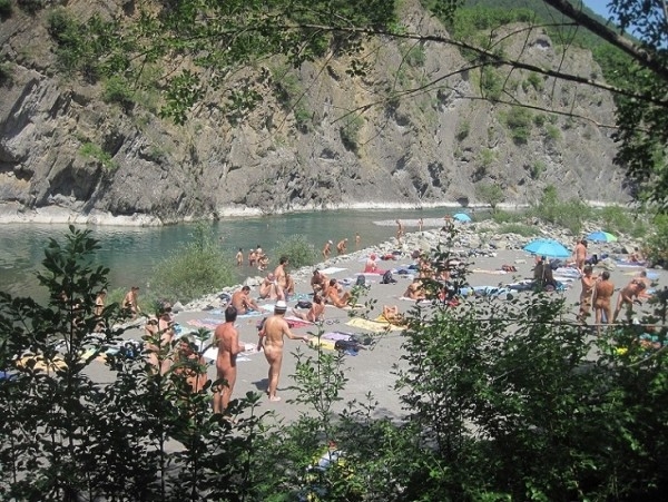 Nuova spiaggia naturista sul fiume Trebbia! - Fenait